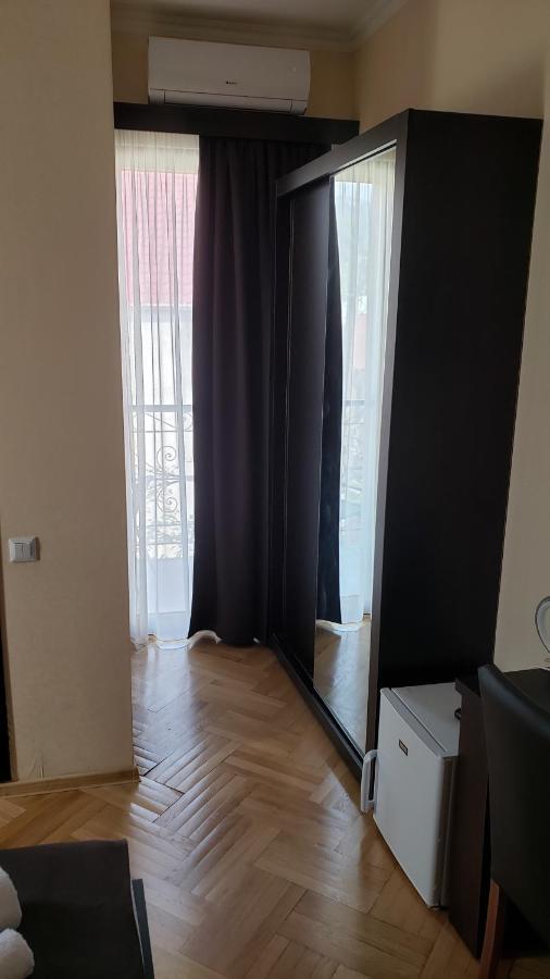 Family Guest House Тбилиси Екстериор снимка