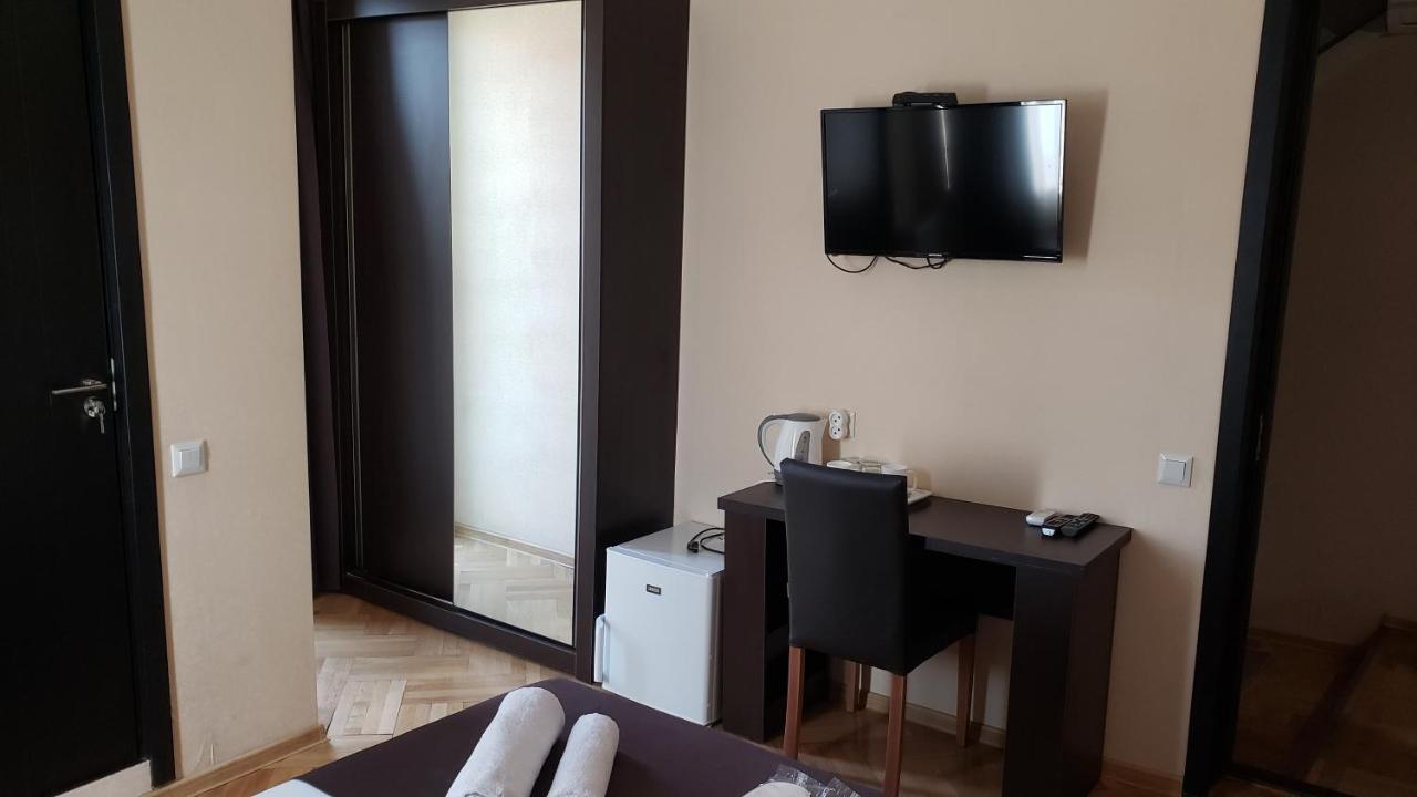 Family Guest House Тбилиси Екстериор снимка