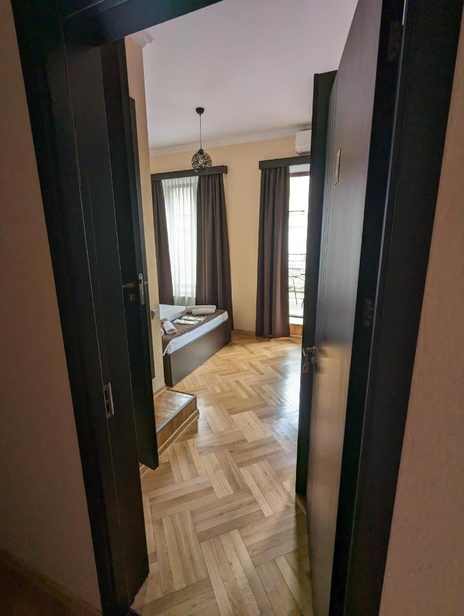 Family Guest House Тбилиси Екстериор снимка