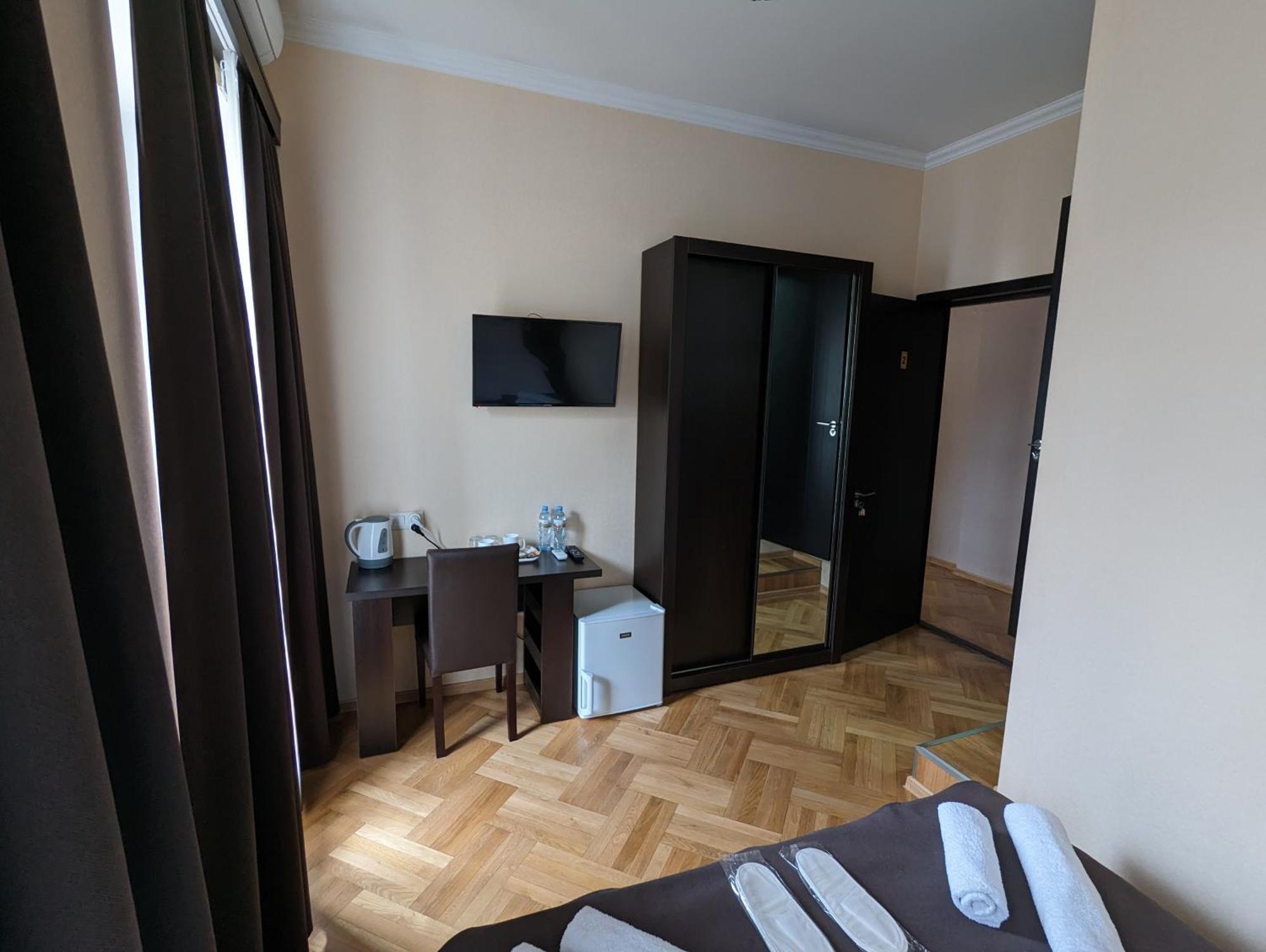 Family Guest House Тбилиси Стая снимка